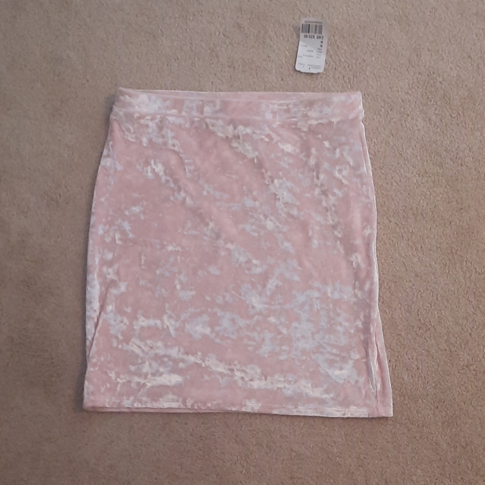 Miniskirt‎